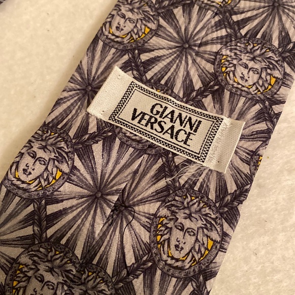Vintage Gianni Versace medusa men silk tie - Picture 5 of 11